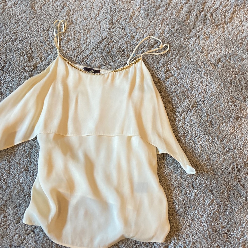 Flowy tank top with gold chain accessory